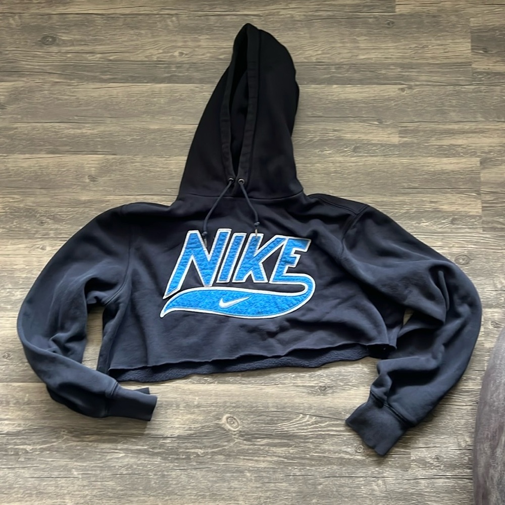 NIKE navy and light blue cropped sweatshirt